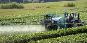 A farmer spreads pesticides on a field on June 24, 2014 in Vimy near Lens. France's ban on pesticides spreading in areas within 200 meters of public places will concern only schools, nurseries and retirement homes, French Agriculture minister said today. AFP PHOTO / DENIS CHARLET